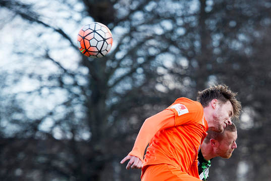 Athletics Daniel Jarl i nickduell med GAIS Björn Andersson