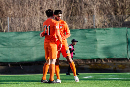 Athletics Carlos Gaete Moggia och Othman El Kabir jublar