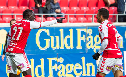 Kalmars Papa Alioune Diouf och Ismael Silva Lima jublar