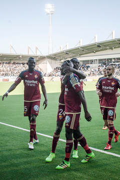 Djurgårdens Omar Colley , Philana Tinotenda Kadewere och Sam Johnson jublar efter 1-1