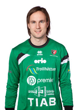 Målvakt Markus Mäkinen poserar för ett porträtt den 11 april 2016 i Trollhättan.