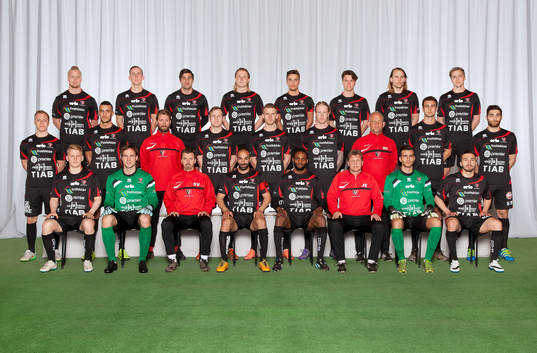 Lagbild för Trollhättan den 11 april 2016 i Trollhättan. Bakre ledet fr. v. Jonathan Gustavsson, Robert Bagger, Kenan Mehovic, Oscar Ehner, Engjell Ramadani, Mattias Wahman, Krister Andersson, Andreas Schmidt. Mittenledet fr. v. Robin Rundström, Gabriel Bilan, Peter Karlsson(MV-tränare), Pontus Johansson, Fredrik Larsson, Fredrik Sundström, Michael Ohlsson(Lagledare/massör), Tommie Vejlovic, Paul Khajo. Sittande fr. v. Carl Lext, Markus Mäkinen, Stefan Vennberg(Tränare), Josef Daoud, Richard Ekunde, Jörgen Eriksson(Tränare), Ali Hasan, Agon Beqiri.