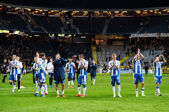 IFK Göteborgs spelare tackar publiken