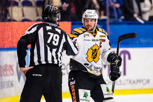 Skellefteås Jimmie Ericsson tackar linjemannen