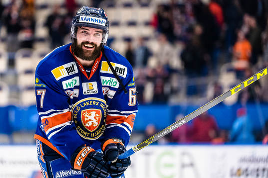 Växjös Linus Fröberg jublar