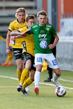 Jönköpings Markus Tegebäck med Elfsborgs Thomas Kind