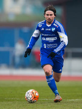 Luleås Patrik Wallin med bollen