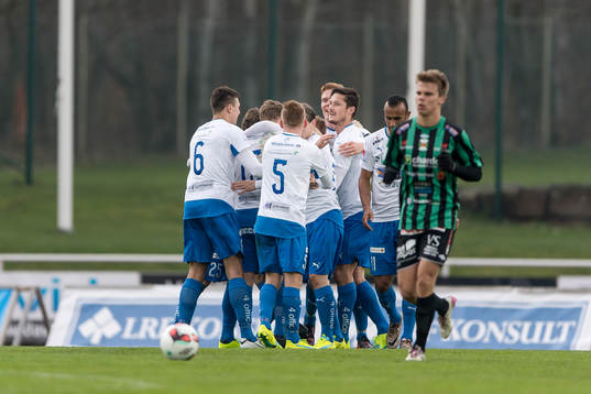 Värnamos spelare jublar efter 0-2
