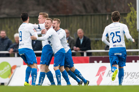 Värnamos David Engström har gjort 0-1 och laget