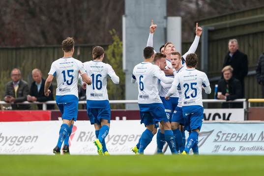 Värnamos David Engström har gjort 0-1 och laget