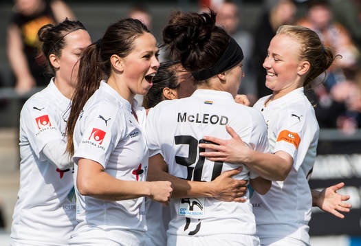 Rosengårds Sara Björk Gunnarsdottir jublar med lagkamraterna åt Marta Viera Da Silvas 1-0 mål