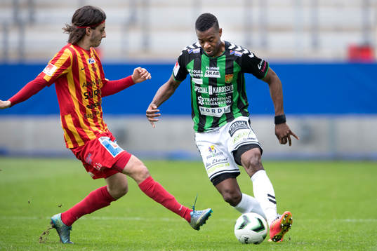 Syrianskas Stefan Ilic och GAIS Liam Loyd Davies