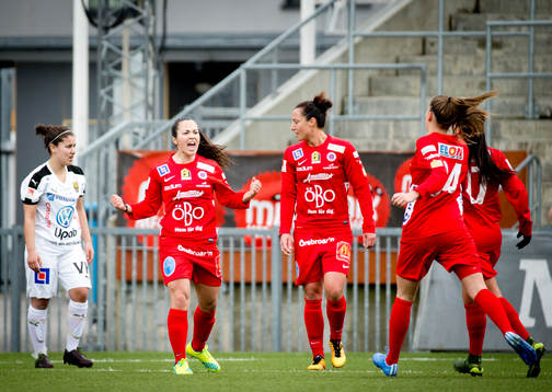 Örebros Michelle De Jong gör 1-0 ich jublar