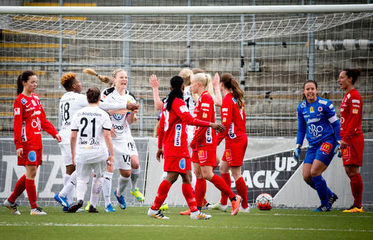 Umeås Lisa Lantz gör 1-1 och jublar