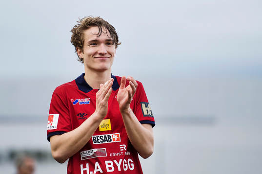 Örgrytes Jakob Lindström tackar publiken