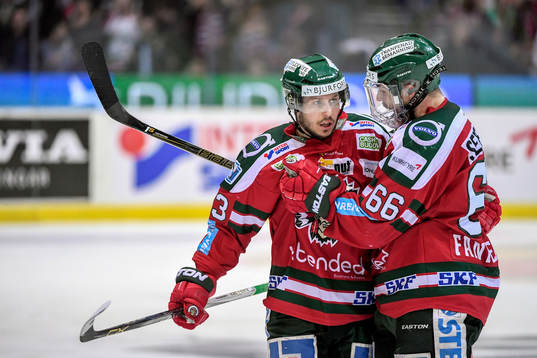 Frölundas Elias Fälth och Oscar Fantenberg jublar