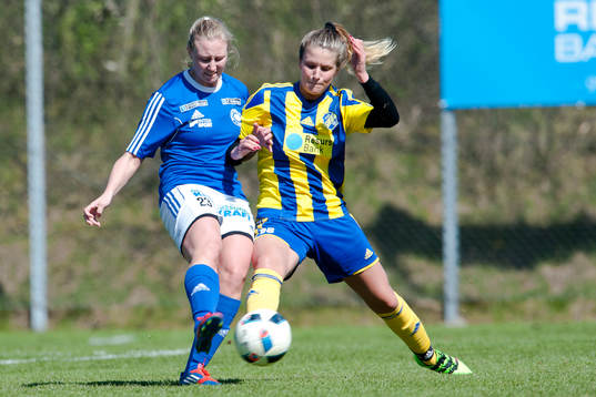Eskilsminnes Caroline Kristensen och Stattenas Jennifer