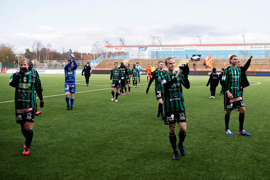 Varbergs spelare tackar publiken