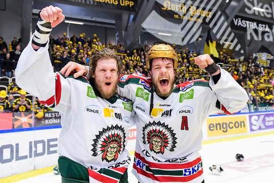 Frölundas Anton Axelsson och Oscar Fantenberg  jublar