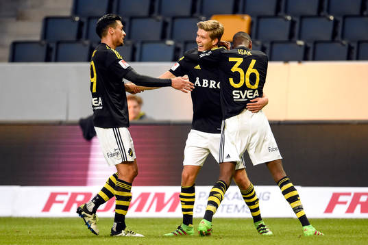 s Anton Jönsson Salétros jublar efter 2-1 under fotbollsmatchen i Allsvenskan mellan AIK och Elfsborg den 25 april 2016 i Stockholm. 