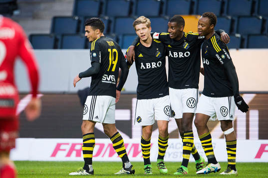 s Ahmed Yasin, Anton Jönsson Salétros, Alexander Isak och Carlos Strandberg jublar efter 2-1 under fotbollsmatchen i Allsvenskan mellan AIK och Elfsborg den 25 april 2016 i Stockholm. 