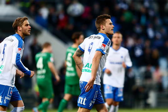 Norrköpings Arnor Ingvi Traustason jublar efter att han satt straffen