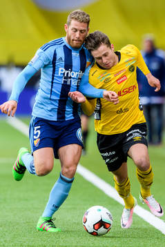 Kamp om bollen mellan Elfsborgs Adam Lundqvist och