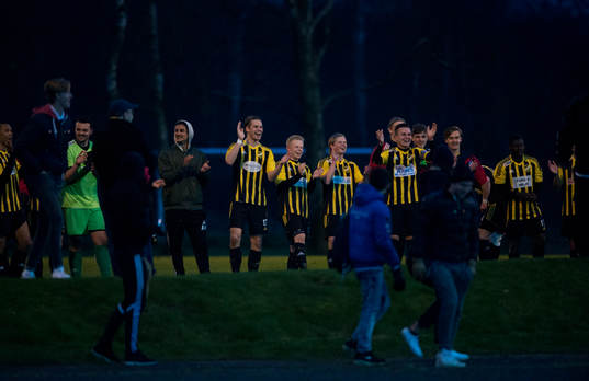 IFK tackar publiken i matchen i division 2 mellan IFK Hässleholm och IFK Malmö i Hässleholm 28 april 2016.