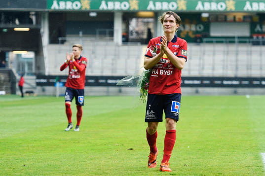 Örgrytes Jakob Lindström tackar publiken