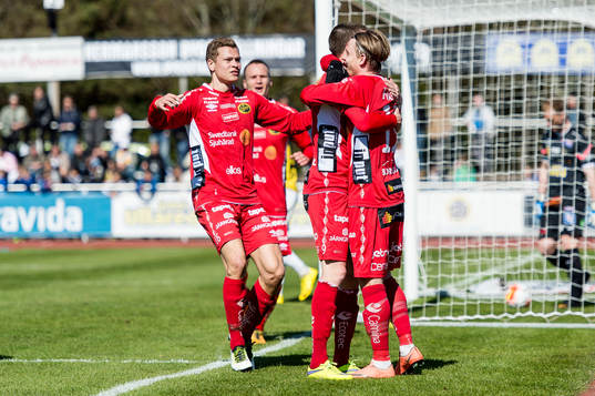 Elfsborgs Simon Hedlund (th) har gjort 0-1 och jublar