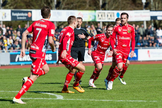 Elfsborgs Emir Bajrami (th) jublar efter att ha gjort 1-2