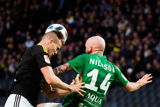 s Fredrik Brustad och Jönköpings Tobias Nilsson i en