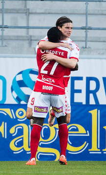 Kalmars Marcus Antonsson och Papa Alioune Diouf jublar