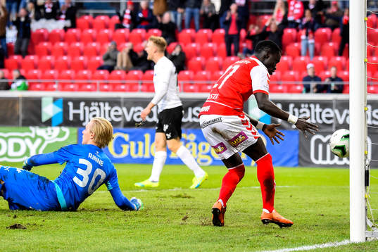 Kalmars Papa Alioune Diouf gör 2-0 och jublar