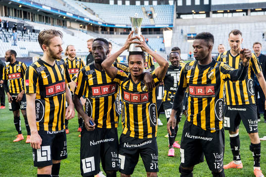 Häckens Simon Sandberg, Demba Savage, Nasiru Mohammed och Mohammed Abubakari jublar
