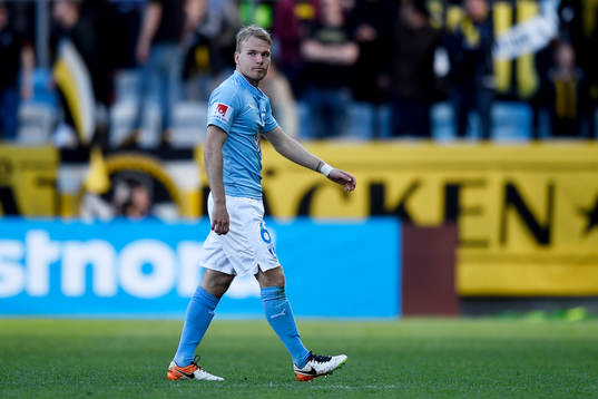 Malmö FFs Oscar Lewicki fick rött kort