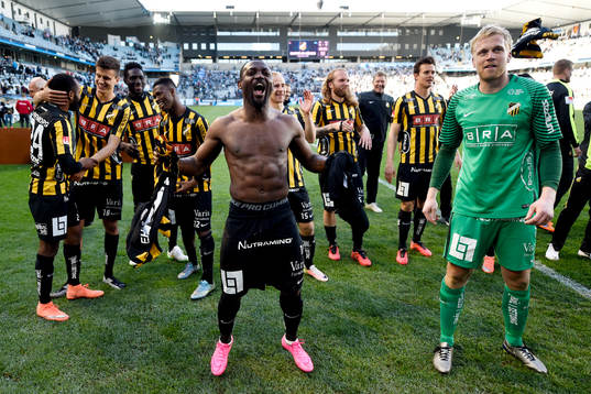 Häckens Paulo de Oliveira jublar