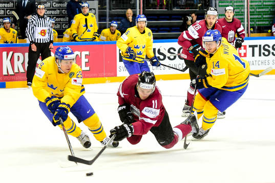 Lettlands Kristaps Sotnieks i en kamp mot Sveriges Erik