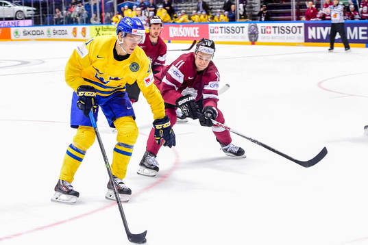 Sveriges Alexander Wennberg och Lettlands Kristaps Sotnieks