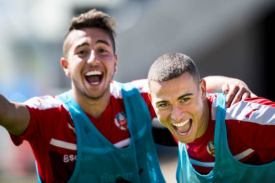 Moustafa Zeidan och Jordan Larsson jublar