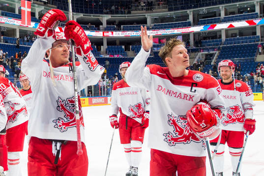 Danmarks Morten Madsen och Morten Green tackar publiken