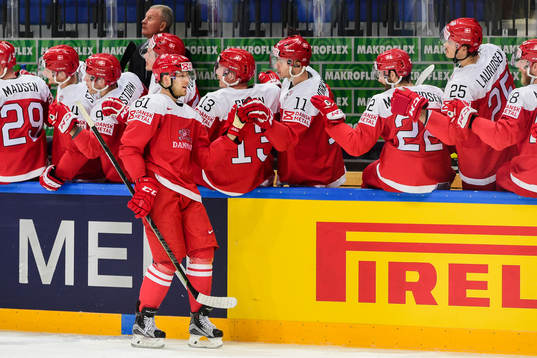 Danmarks Lars Eller jublar