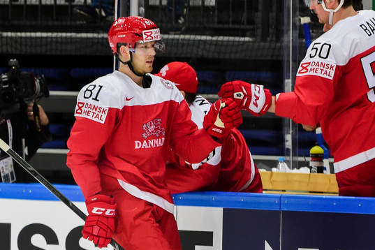 Danmarks Lars Eller jublar