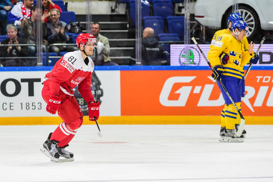 Danmarks Lars Eller jublar