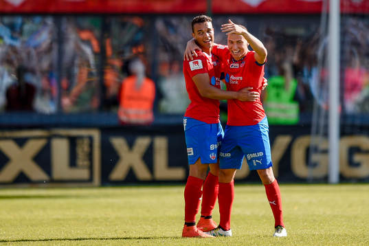 Helsingborgs målskyttar Matthew Rusike och Jordan Larsson jublar