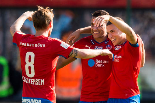 Helsingborgs Martin Christensen, Matthew Rusike och Jordan Larsson jublar