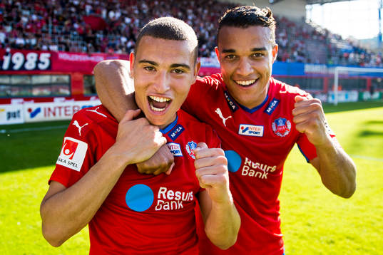 Helsingborgs två målskyttar Jordan Larsson och Matthew Rusike jublar