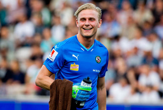 Örebros målvakt Jacob Rinne är glad