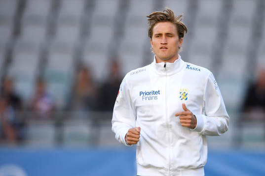 IFK Göteborgs Thomas Rogne värmer upp innan