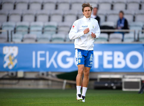 IFK Göteborgs Thomas Rogne värmer upp innan